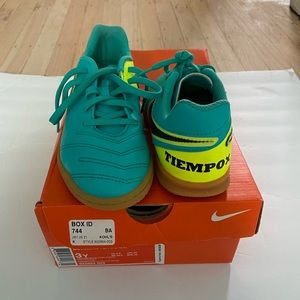 Nike boys indoor soccer cleats